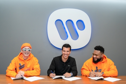 Rapetón Approved se une a Warner Music
