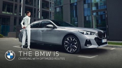 The new BMW i5 - Charging with Optimized Routes