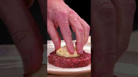 Gordon Ramsay’s Juicy Lucy Burger with a Korean twist! Perfect for the World Cup