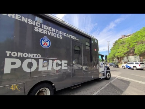 Toronto: Forensic van pulling up at Humber Blvd site of brazen teen shooting 6-19-2022