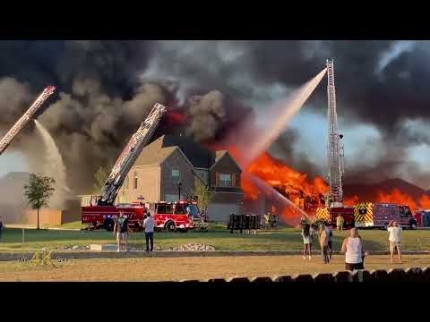 Dallas: Disastrous fire inferno spreads from one house to another...