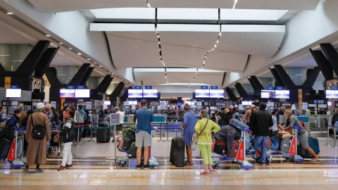 Caos en los aeropuertos: mal tiempo y falta de personal por covid-19...