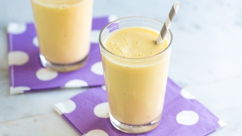Easy 5-Minute Banana Smoothie Recipe - How to Make a Banana Smoothie